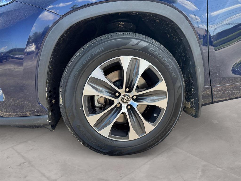 used 2021 Toyota Highlander car, priced at $30,991