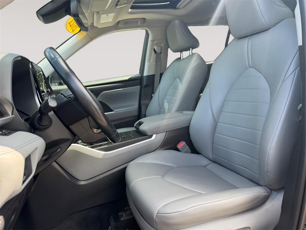 used 2021 Toyota Highlander car, priced at $30,991