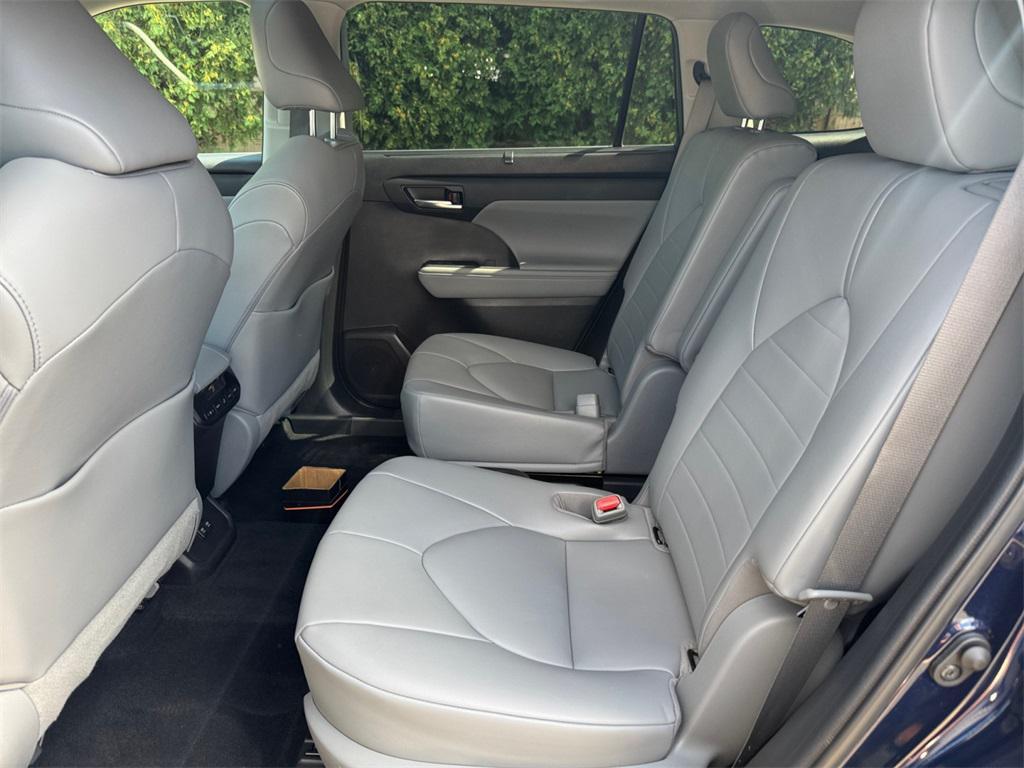 used 2021 Toyota Highlander car, priced at $30,991