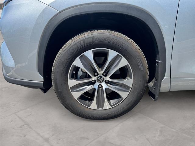 used 2022 Toyota Highlander car, priced at $41,991