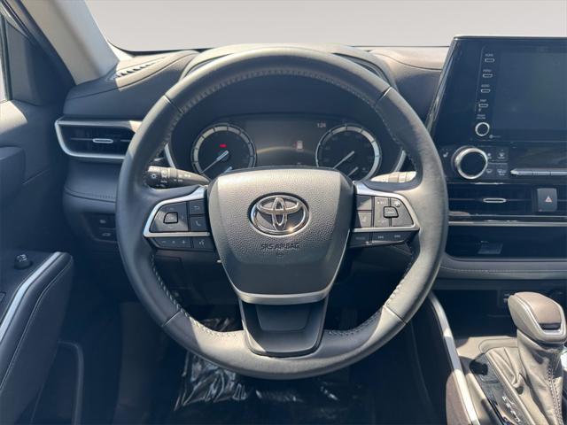 used 2022 Toyota Highlander car, priced at $41,991