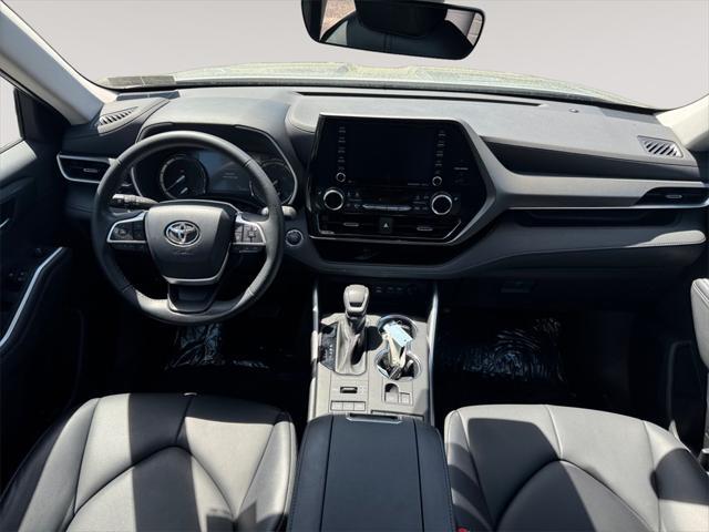 used 2022 Toyota Highlander car, priced at $41,991
