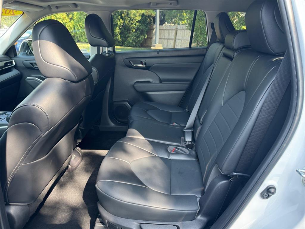used 2022 Toyota Highlander car, priced at $35,943