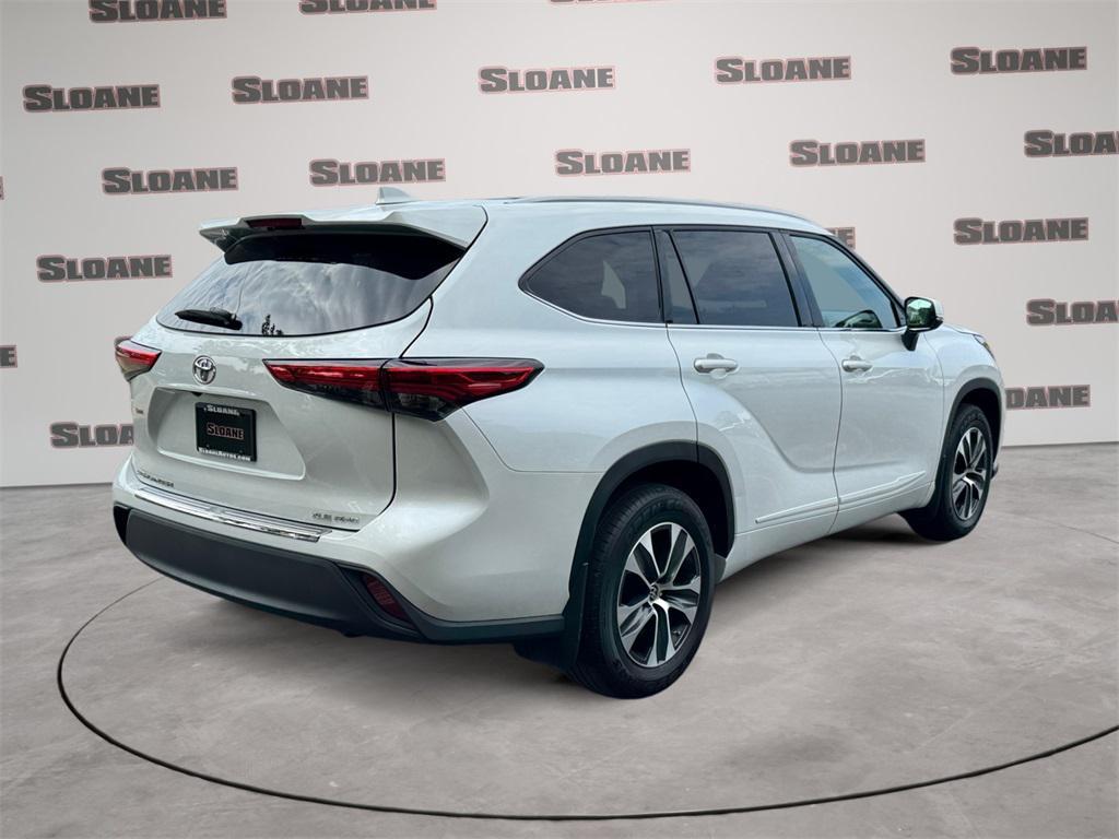 used 2022 Toyota Highlander car, priced at $35,943