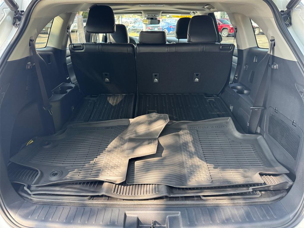 used 2022 Toyota Highlander car, priced at $35,943