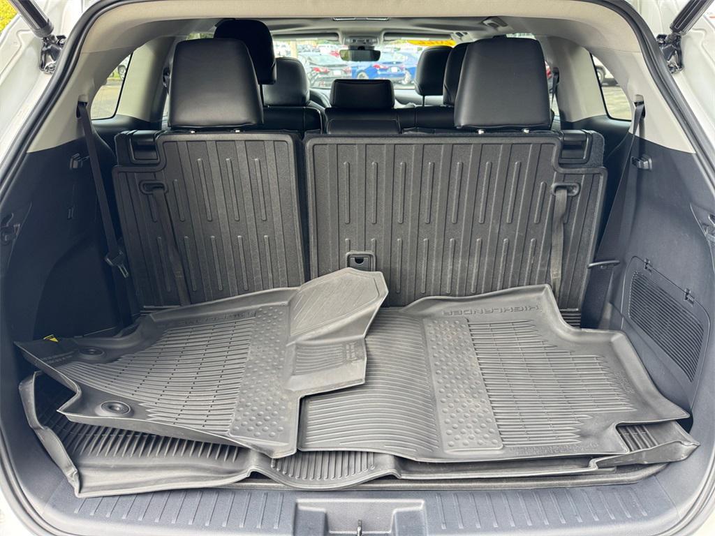 used 2022 Toyota Highlander car, priced at $35,943