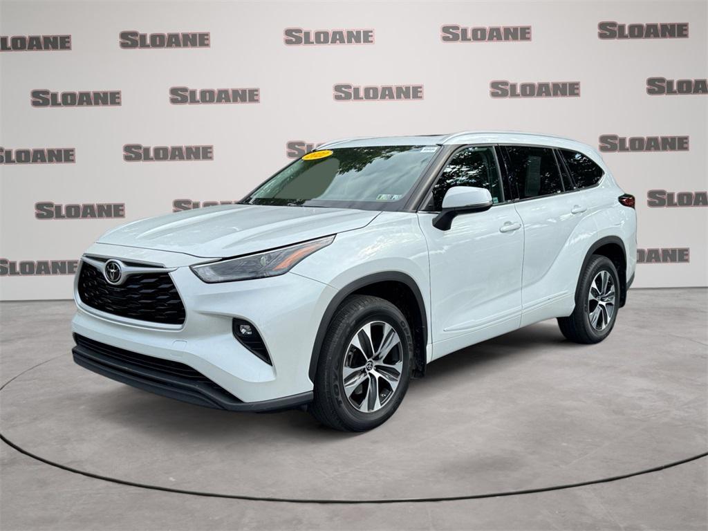 used 2022 Toyota Highlander car, priced at $36,882