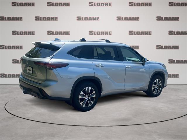used 2025 Toyota Highlander car, priced at $47,991