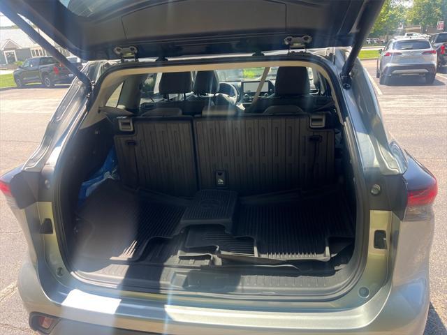 used 2025 Toyota Highlander car, priced at $47,991