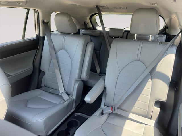 used 2025 Toyota Highlander car, priced at $47,991