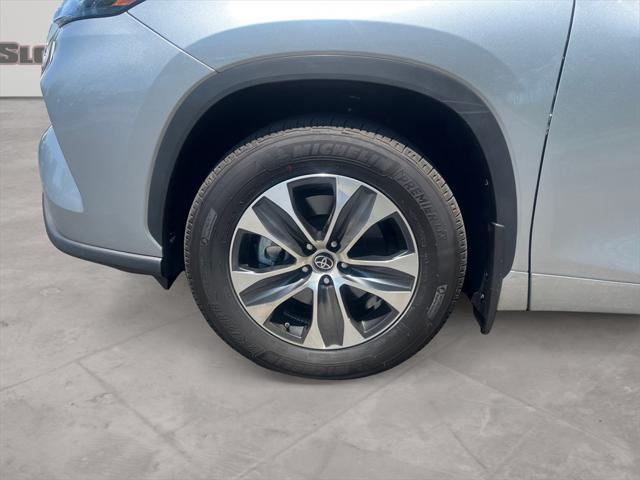 used 2025 Toyota Highlander car, priced at $47,991