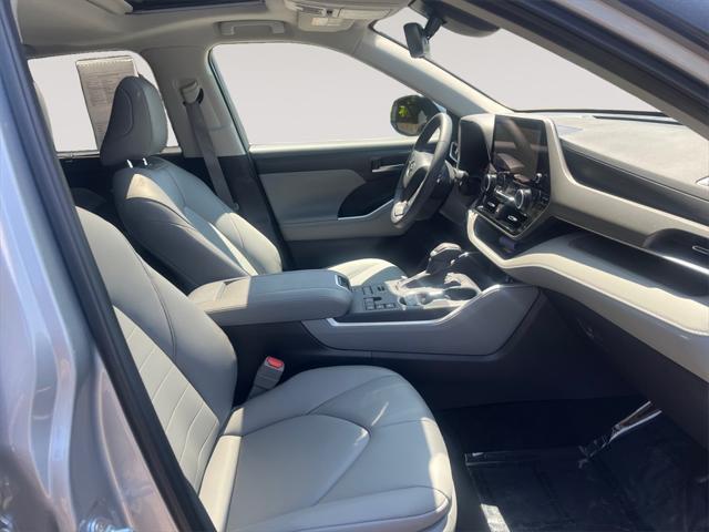 used 2025 Toyota Highlander car, priced at $47,991