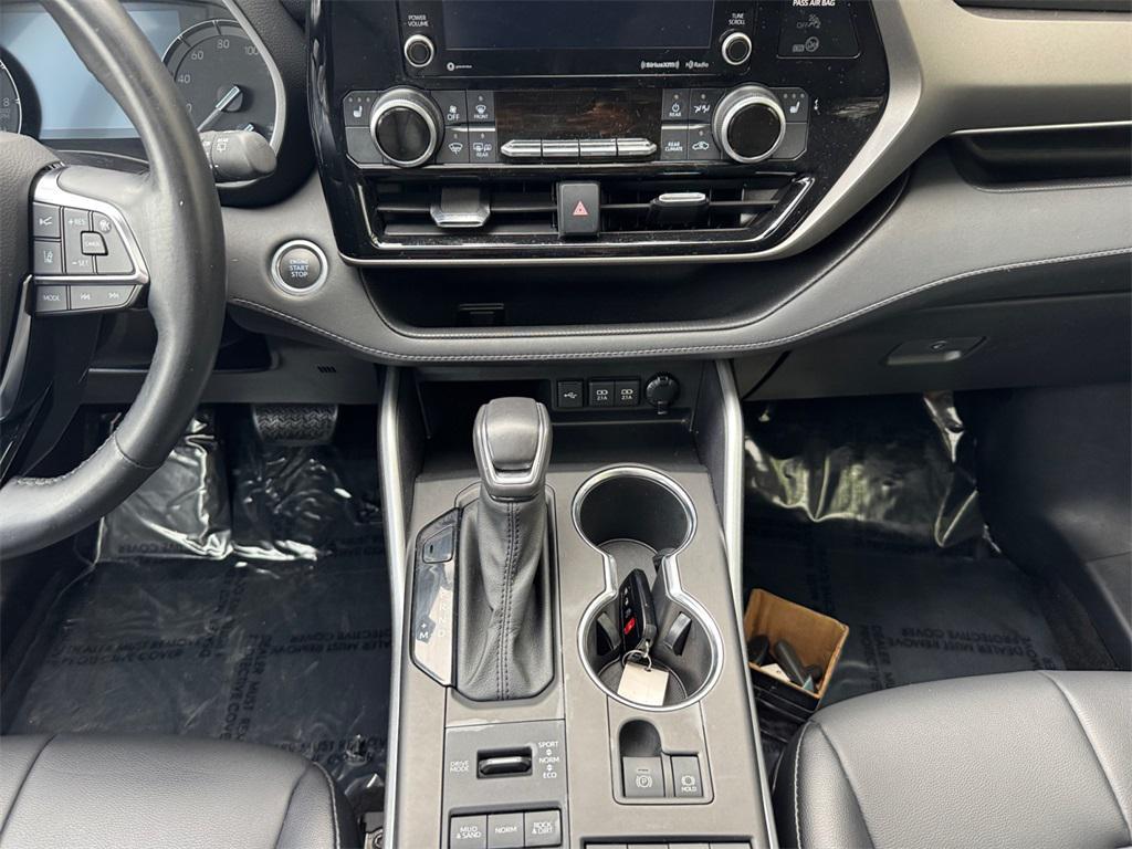 used 2021 Toyota Highlander car, priced at $34,491