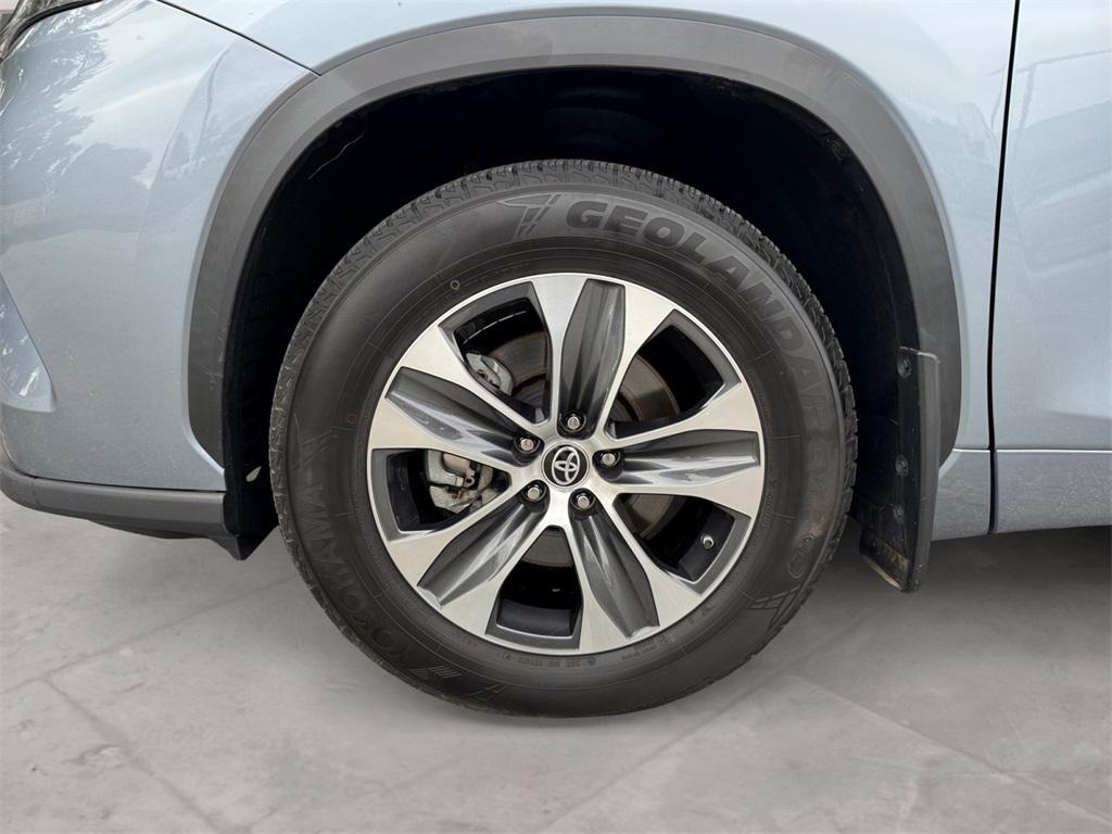 used 2021 Toyota Highlander car, priced at $34,491