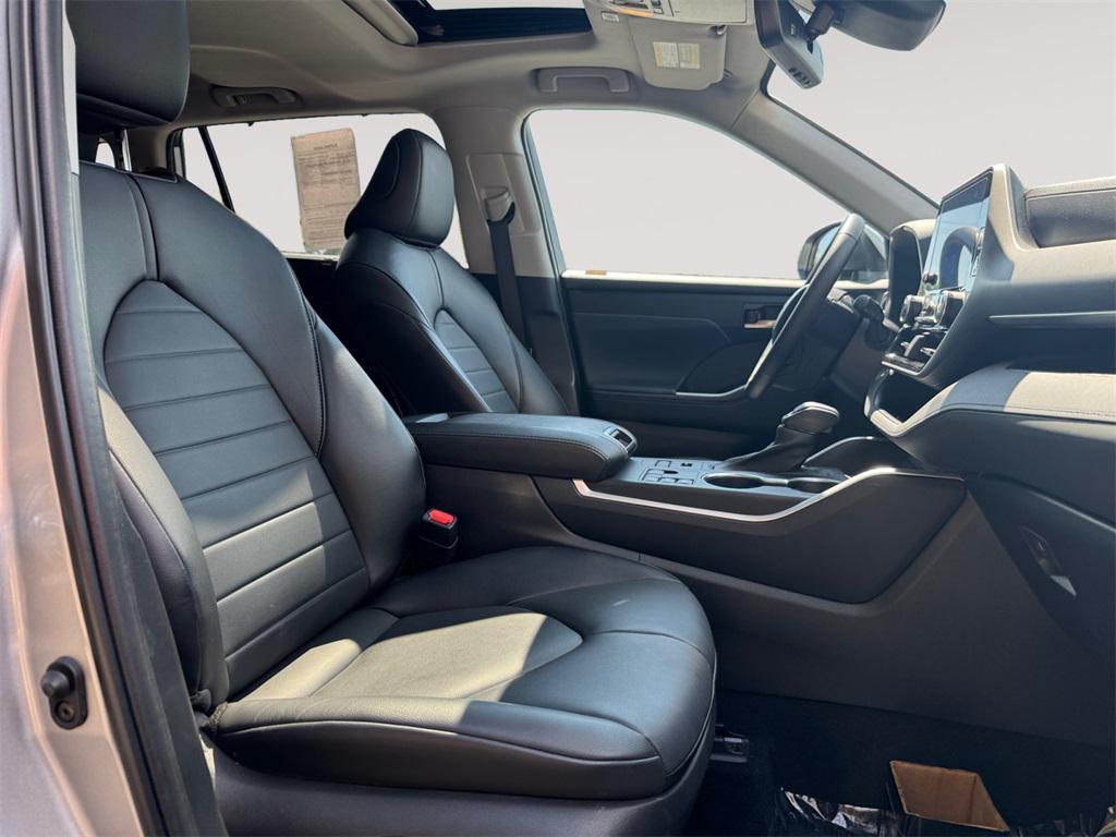 used 2023 Toyota Highlander car, priced at $37,433