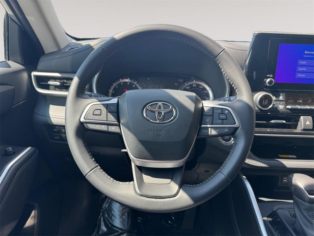 used 2023 Toyota Highlander car, priced at $37,433