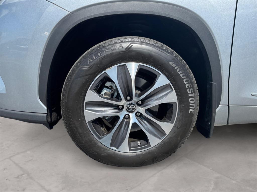 used 2023 Toyota Highlander car, priced at $37,433