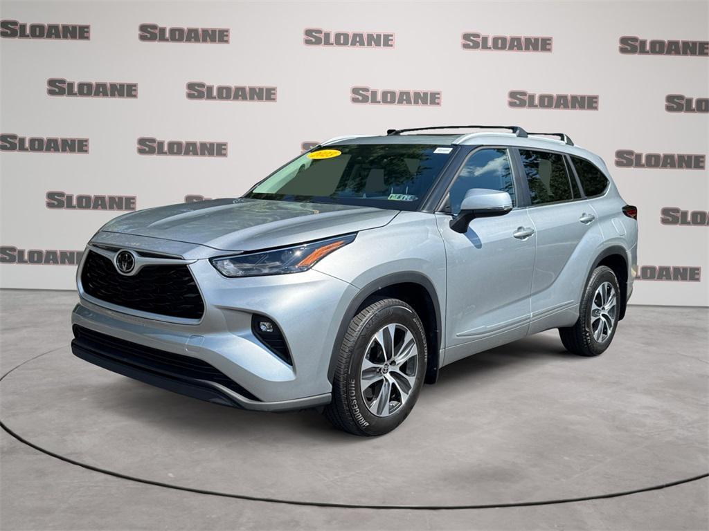 used 2023 Toyota Highlander car, priced at $37,433