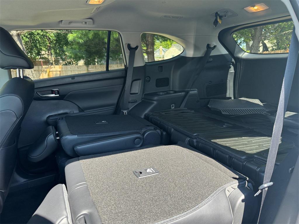 used 2023 Toyota Highlander car, priced at $37,433