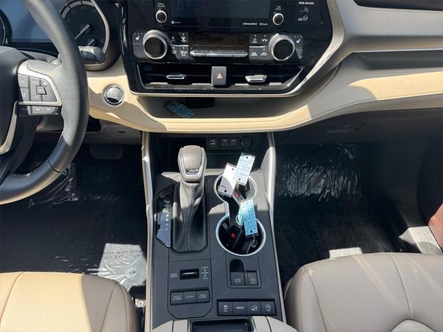 used 2022 Toyota Highlander car, priced at $41,491