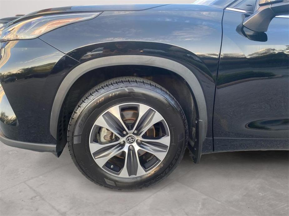 used 2022 Toyota Highlander car, priced at $34,843