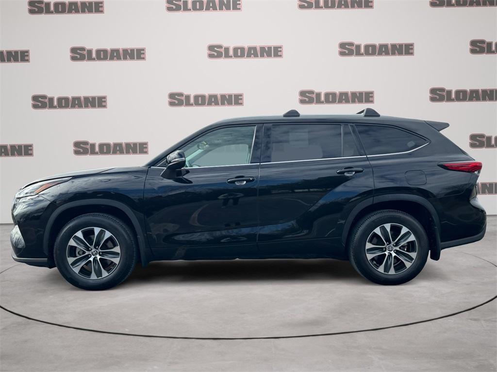 used 2022 Toyota Highlander car, priced at $38,991