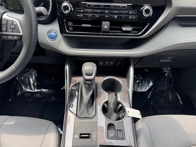 used 2022 Toyota Highlander Hybrid car, priced at $44,991