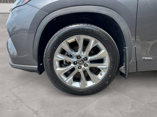 used 2022 Toyota Highlander Hybrid car, priced at $44,991