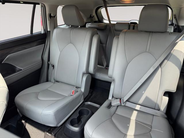 used 2022 Toyota Highlander Hybrid car, priced at $44,991