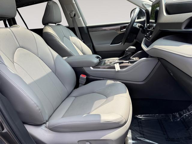 used 2022 Toyota Highlander Hybrid car, priced at $44,991