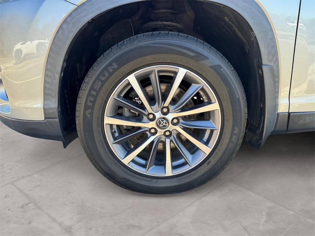 used 2019 Toyota Highlander car, priced at $28,491