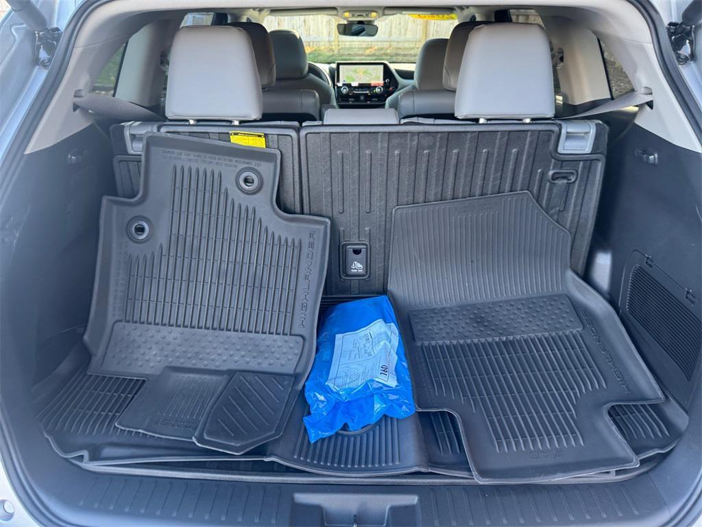 used 2025 Toyota Highlander car, priced at $46,991