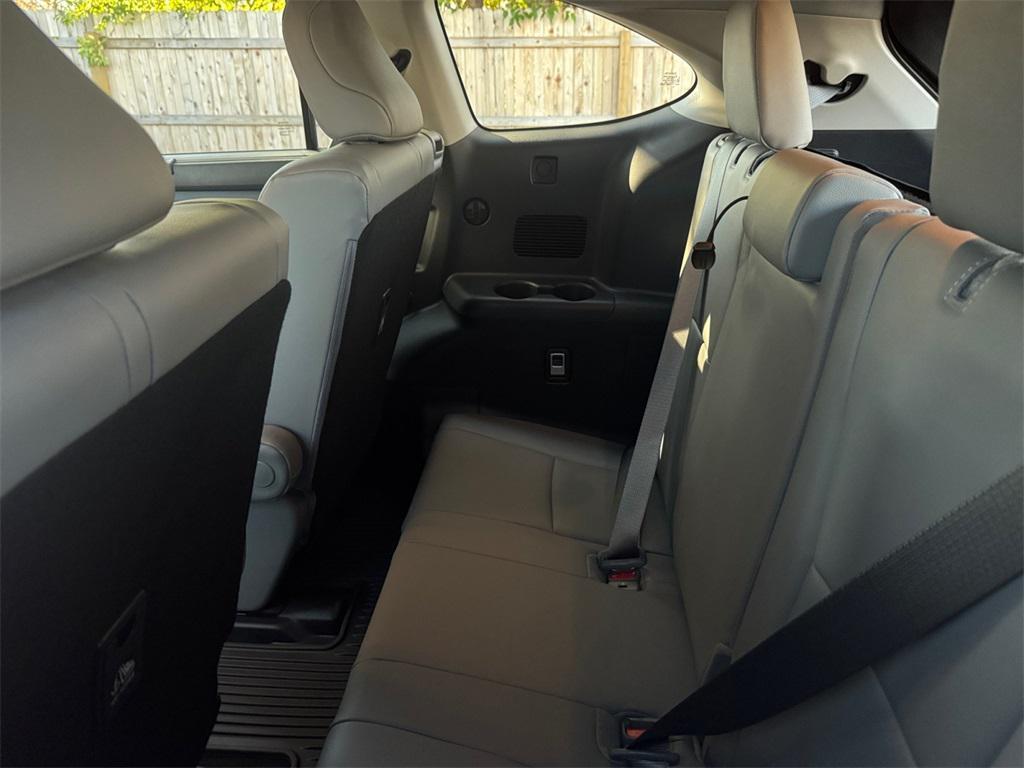 used 2025 Toyota Highlander car, priced at $46,991