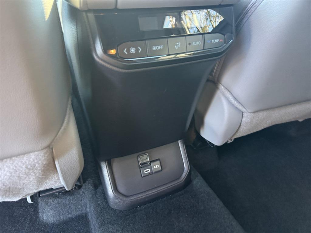 used 2025 Toyota Highlander car, priced at $46,991