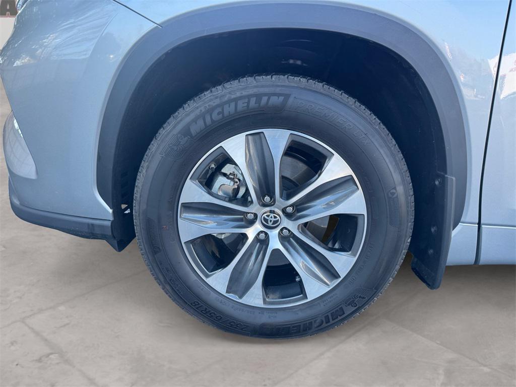 used 2025 Toyota Highlander car, priced at $46,991