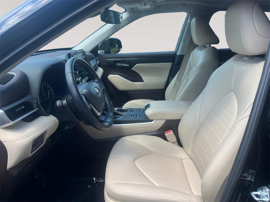 used 2022 Toyota Highlander car, priced at $37,491