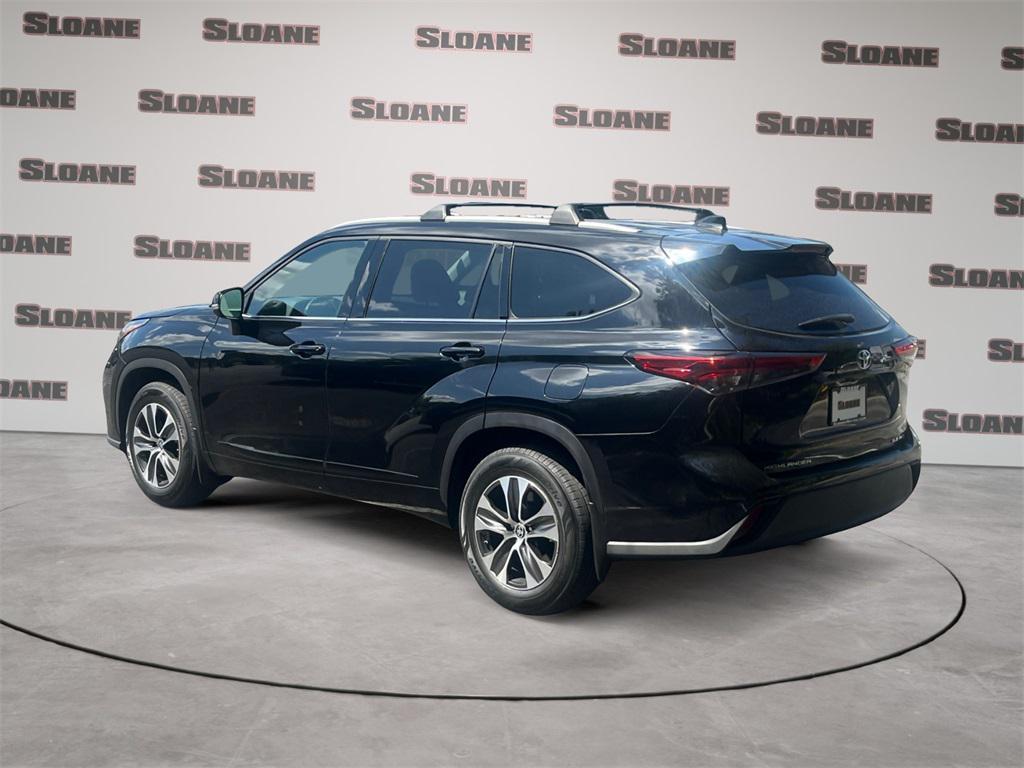used 2022 Toyota Highlander car, priced at $37,491