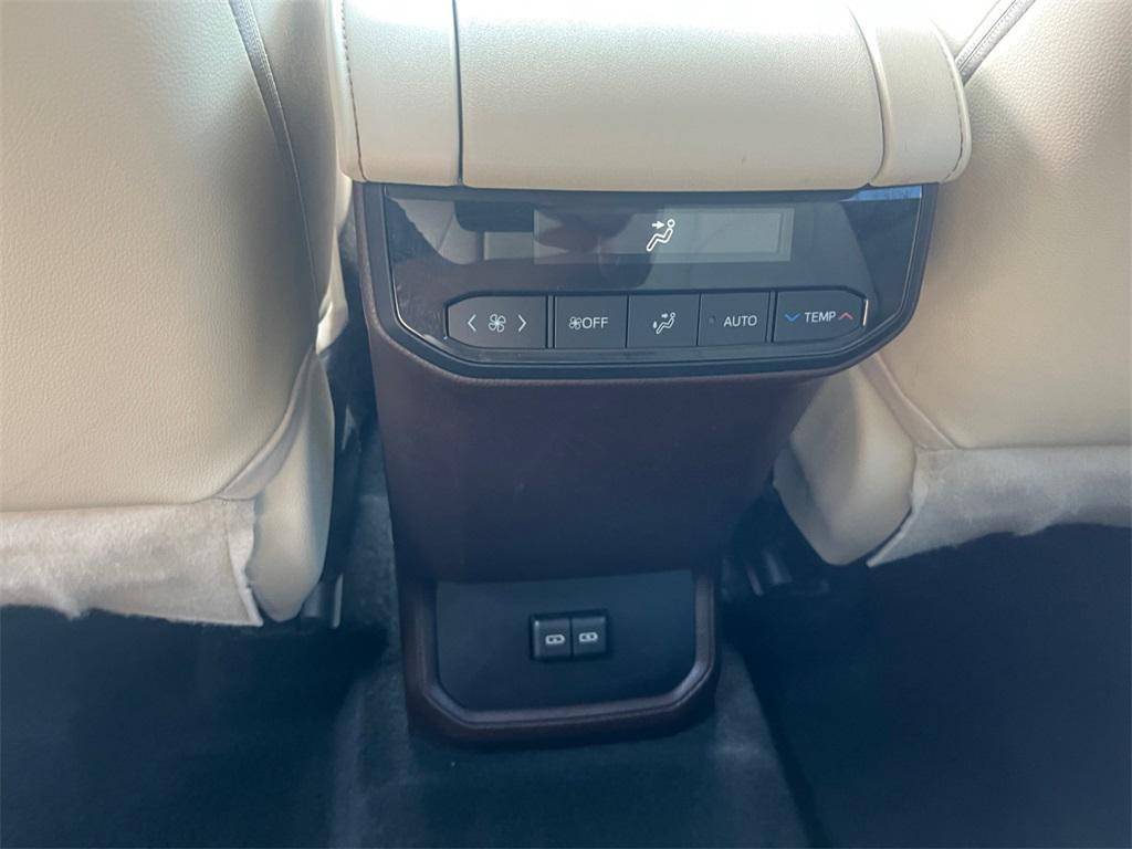 used 2022 Toyota Highlander car, priced at $37,491