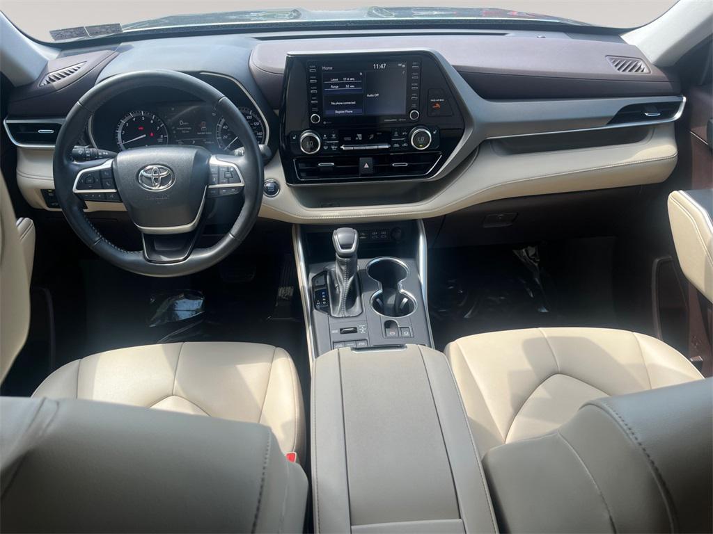 used 2022 Toyota Highlander car, priced at $37,491