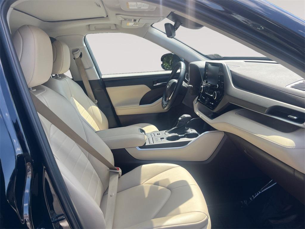 used 2022 Toyota Highlander car, priced at $37,491