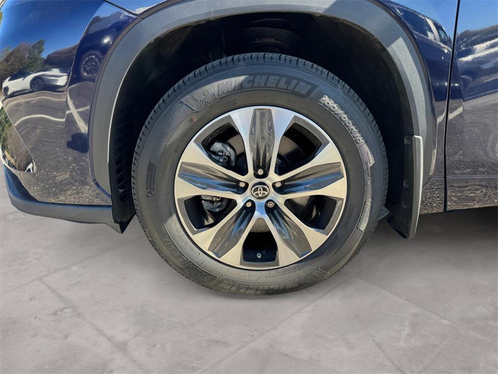 used 2023 Toyota Highlander car, priced at $39,991