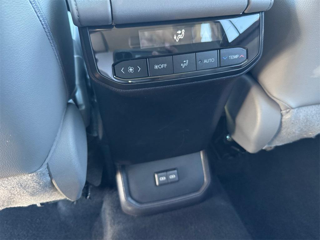 used 2023 Toyota Highlander car, priced at $39,991