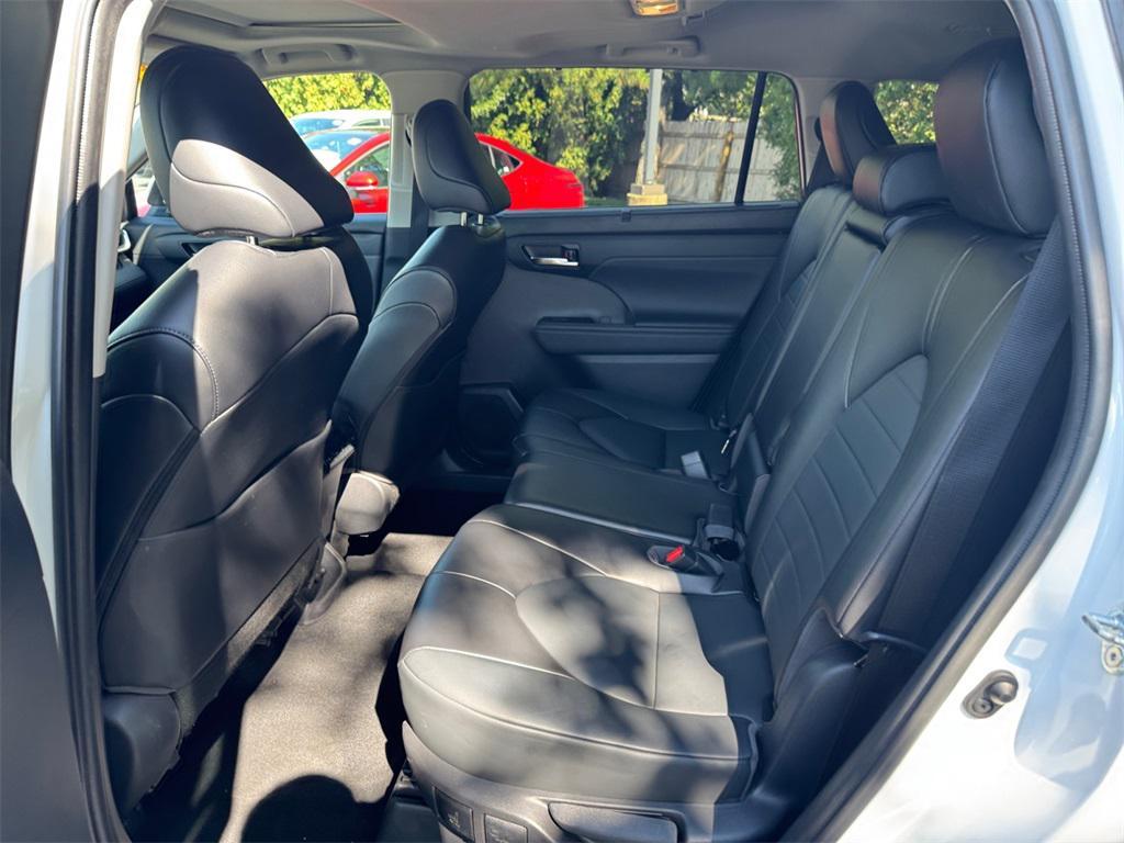 used 2022 Toyota Highlander car, priced at $37,991