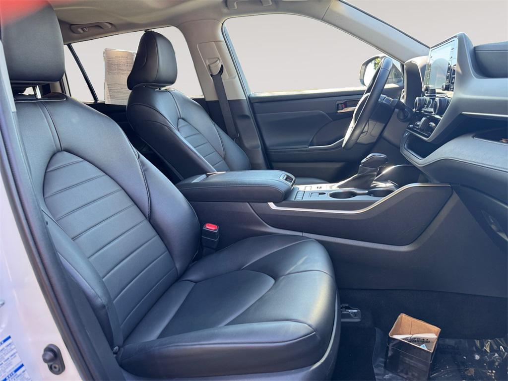 used 2022 Toyota Highlander car, priced at $37,991