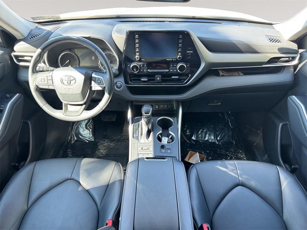 used 2022 Toyota Highlander car, priced at $37,991