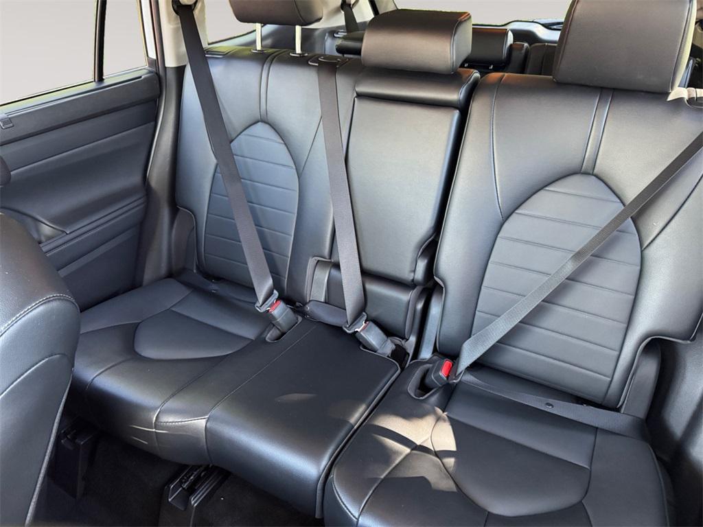 used 2022 Toyota Highlander car, priced at $37,991