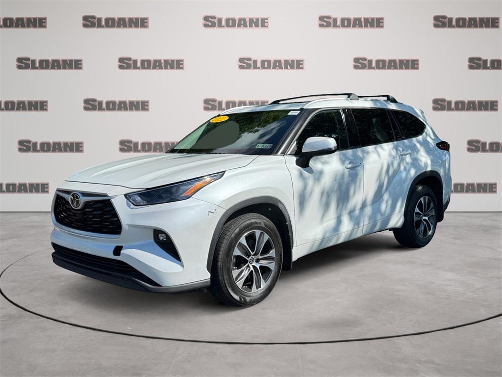 used 2022 Toyota Highlander car, priced at $37,991