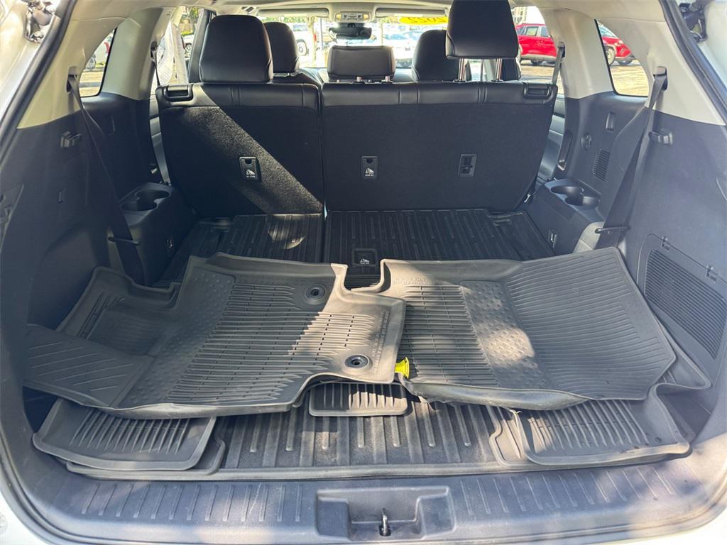 used 2022 Toyota Highlander car, priced at $37,991