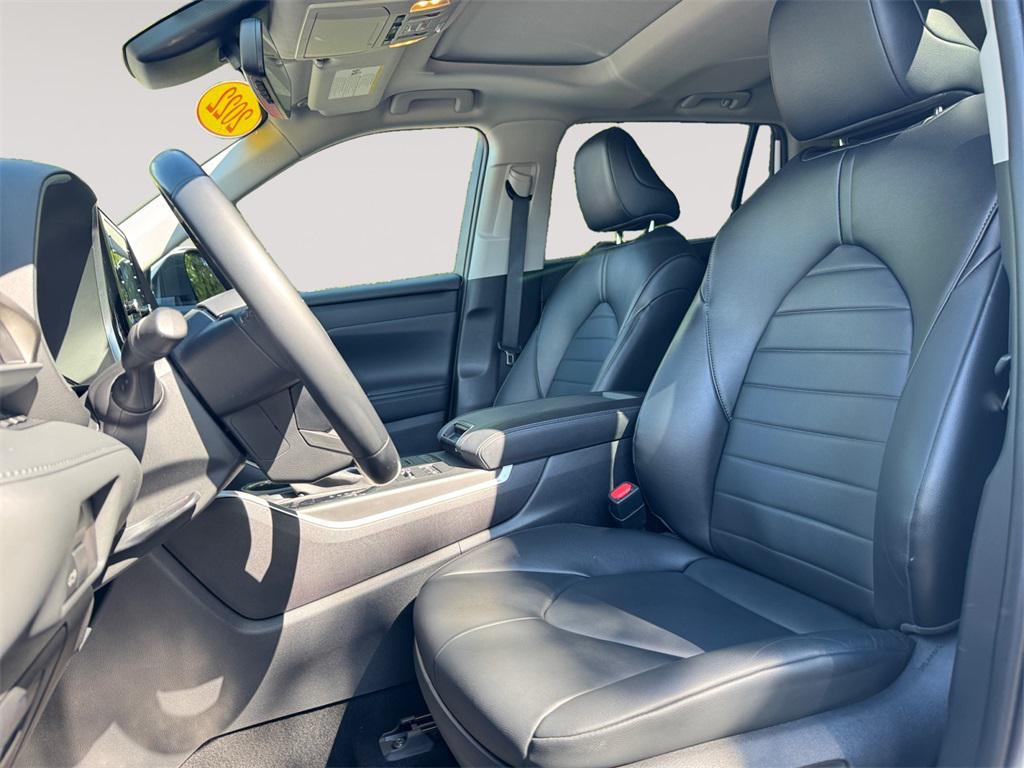 used 2022 Toyota Highlander car, priced at $37,991