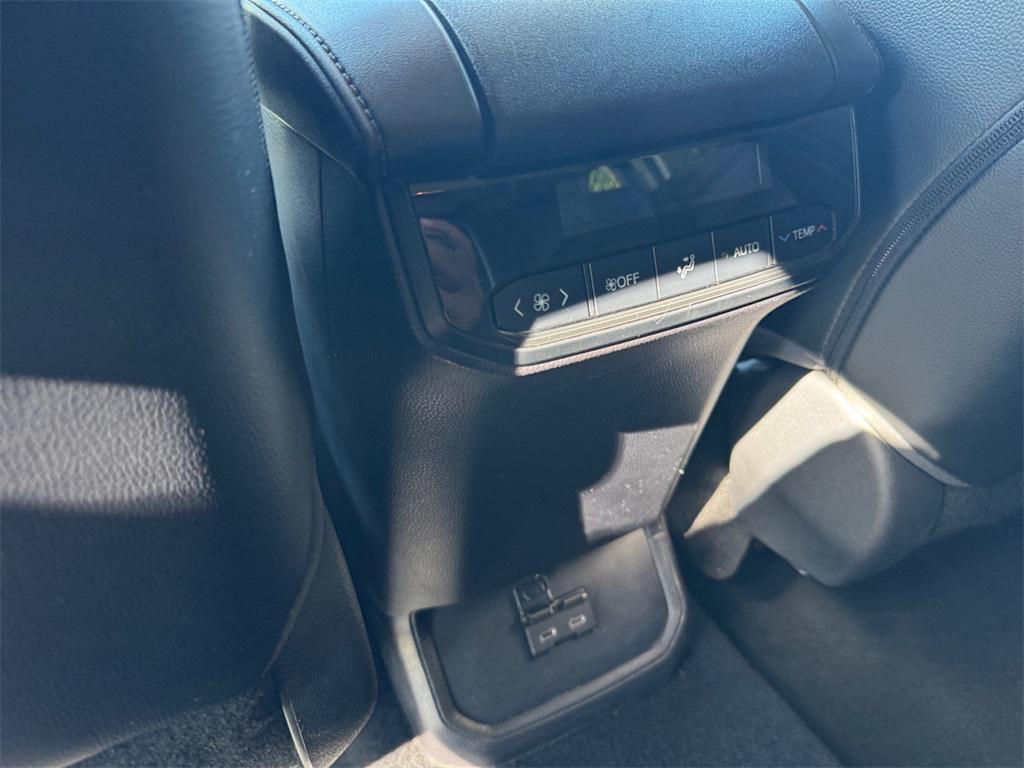 used 2022 Toyota Highlander car, priced at $37,991